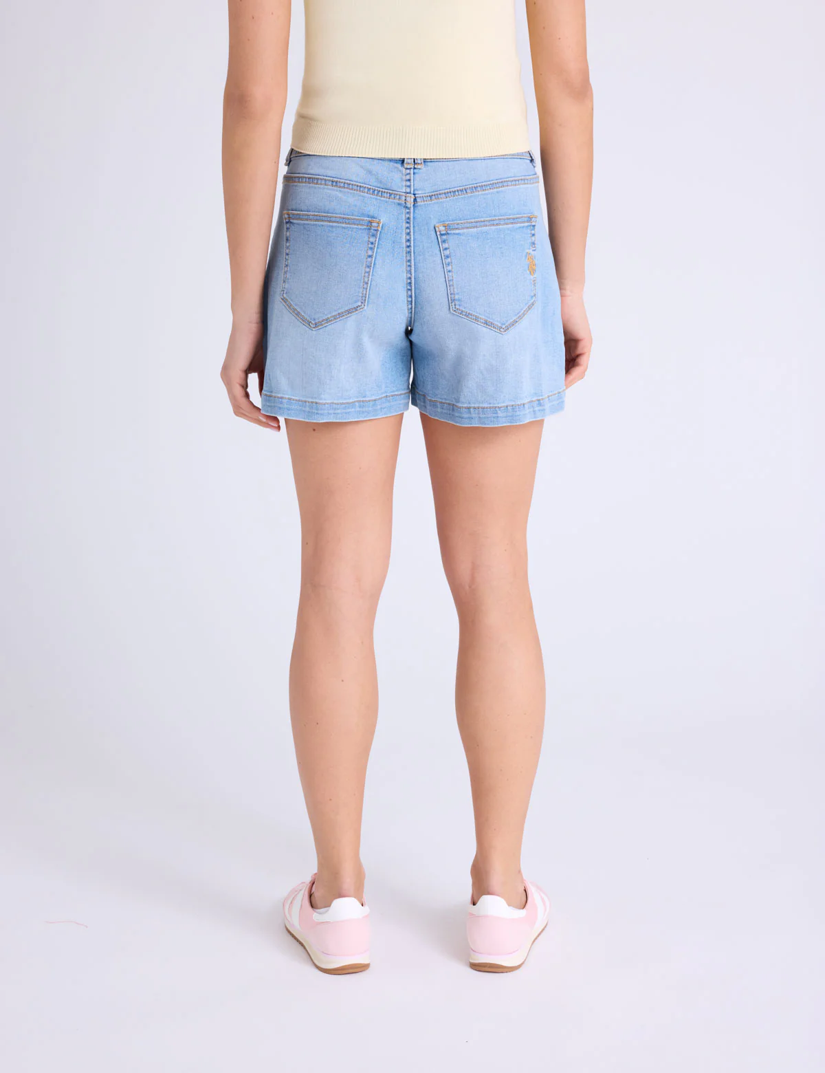 5" LIGHT WASH PATCH POCKET BERMUDA SHORTS - Image 4