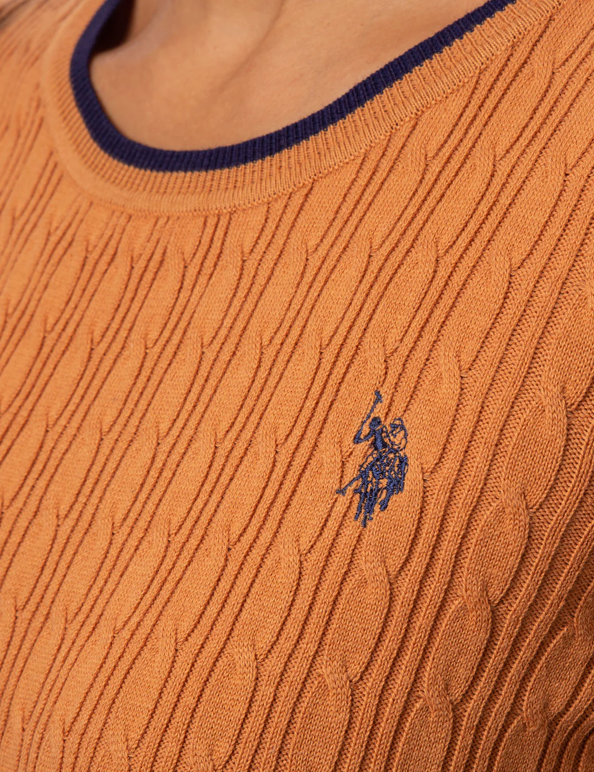 CABLE KNIT CREW NECK SWEATER - Image 18