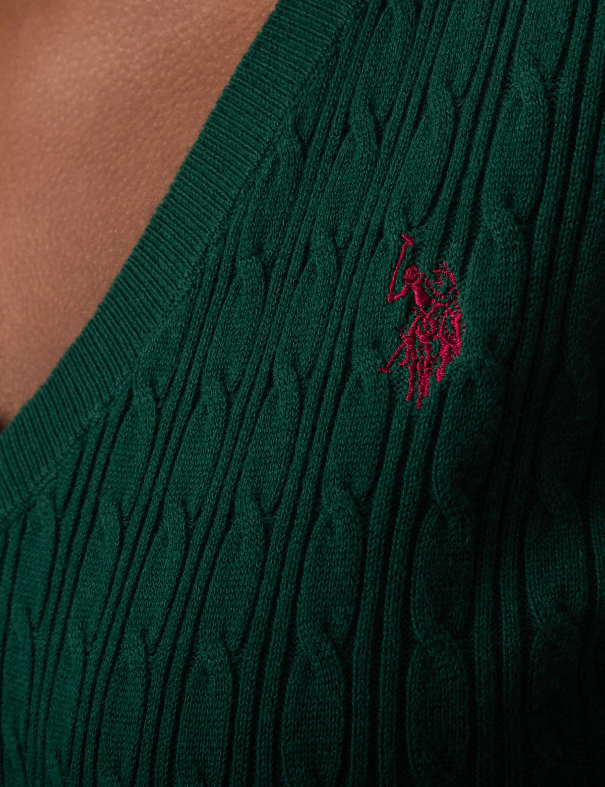 CABLE KNIT V-NECK SWEATER - Image 26