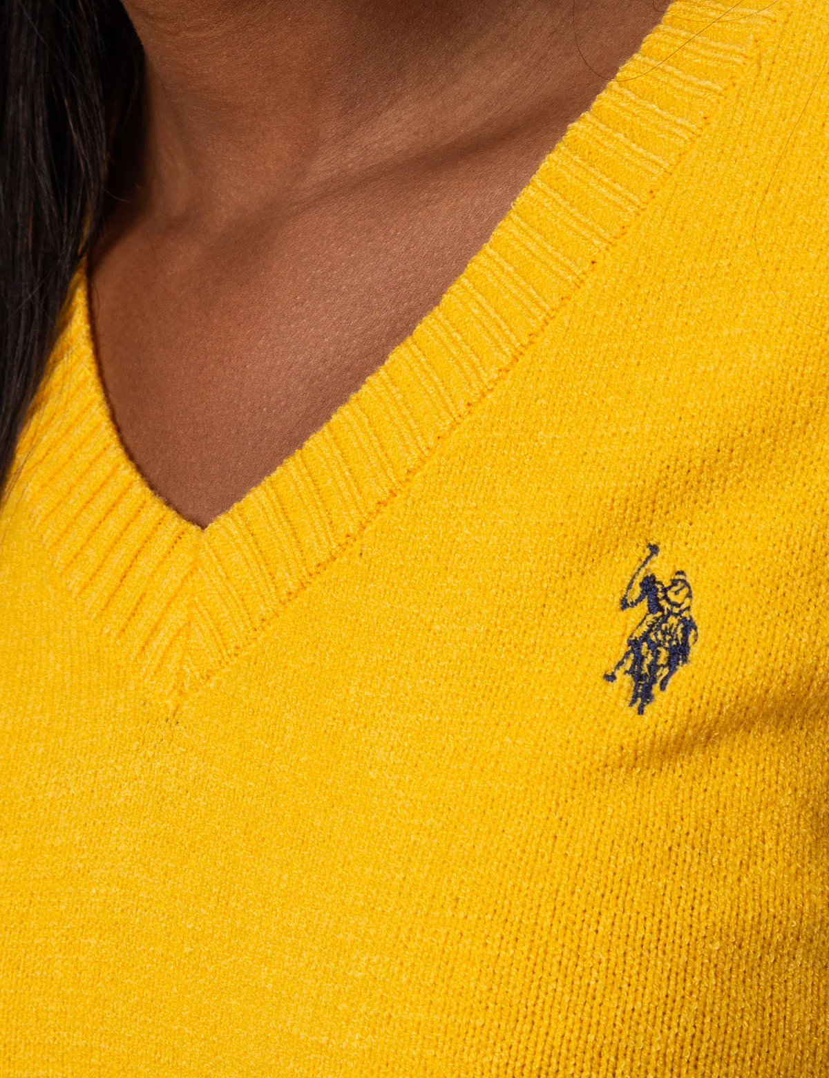 CLASSIC V-NECK SWEATER - Image 20