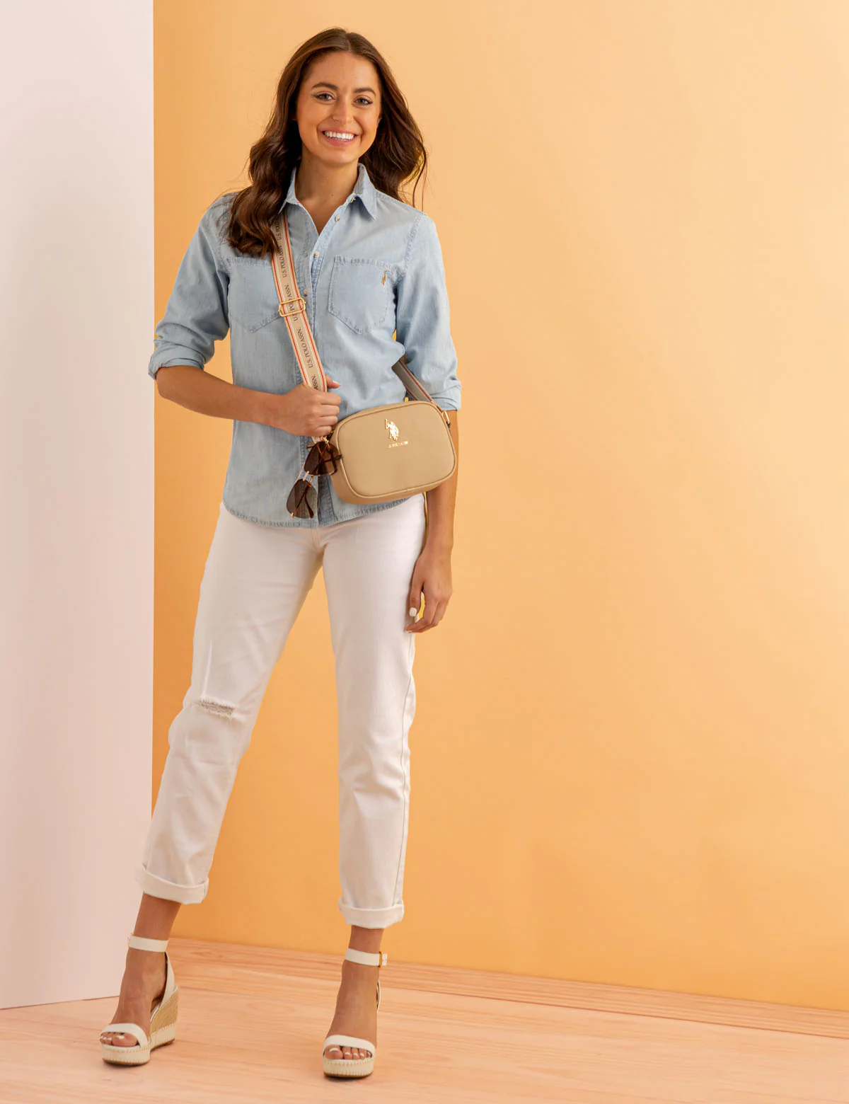 CLASSIC ZIP CROSSBODY BAG - Image 15