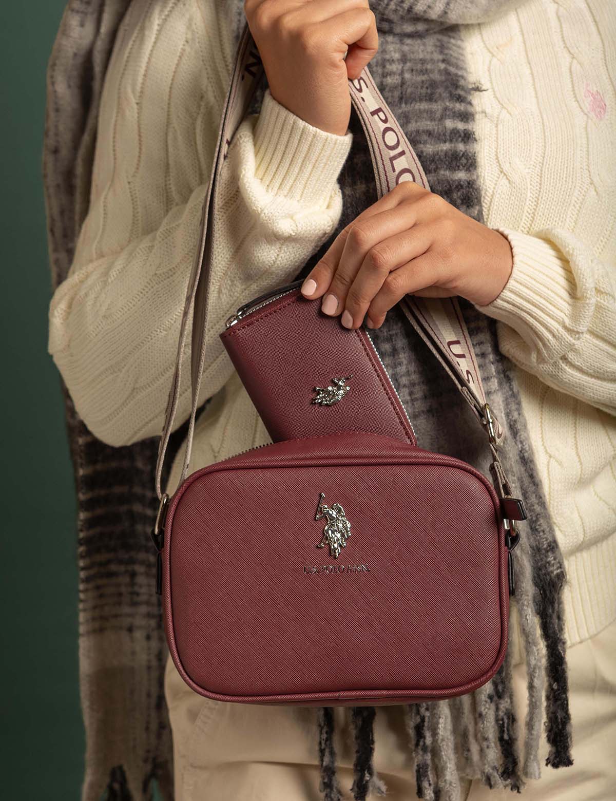 CLASSIC ZIP CROSSBODY BAG - Image 27