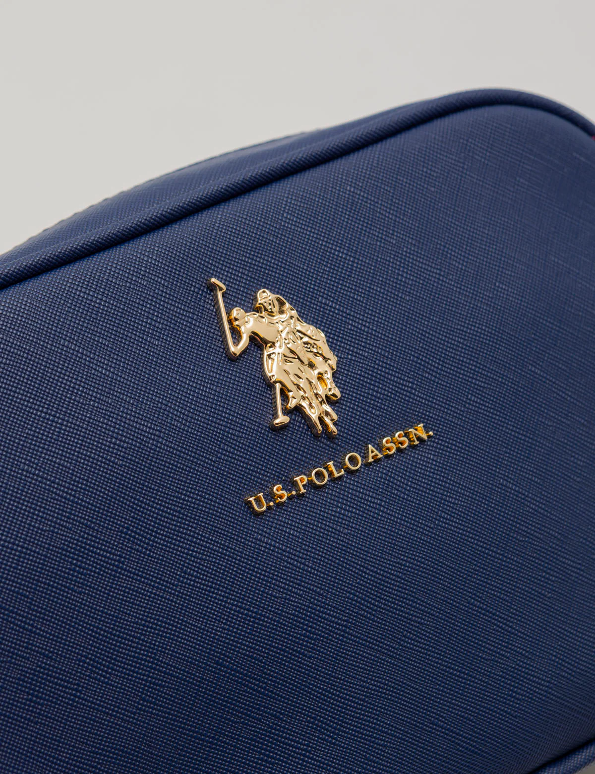 CLASSIC ZIP CROSSBODY BAG - Image 21