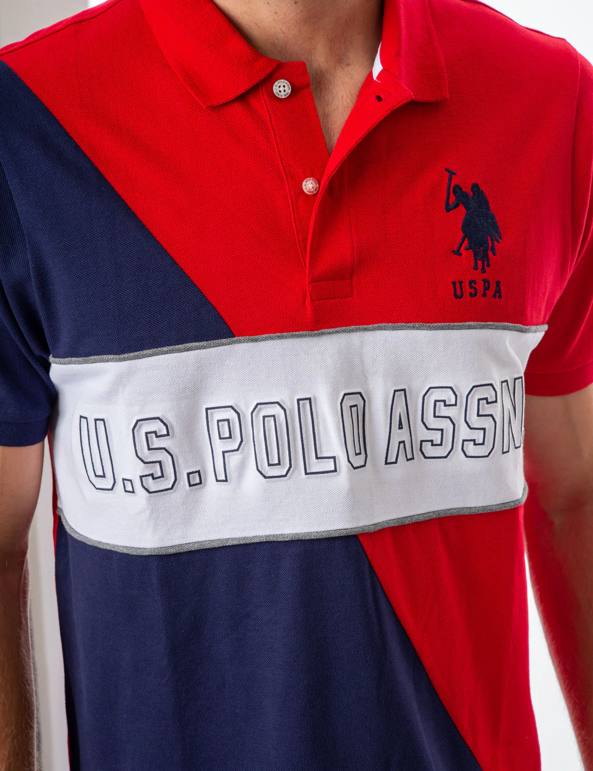 EMBOSSED CHEST LOGO DIAGONAL COLORBLOCK POLO SHIRT - Image 9