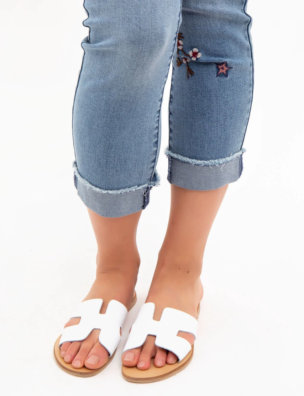 EMBROIDERED MID RISE RELAXED FIT JEANS - Image 3