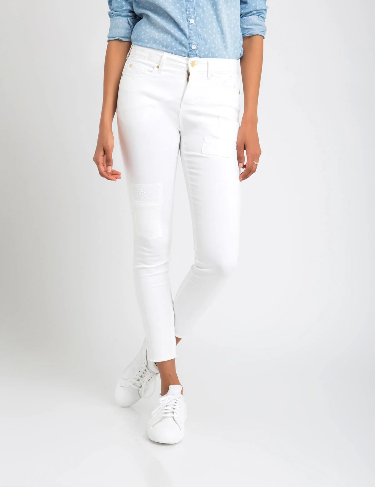 EYELET PATCH JEGGING CROP JEANS
