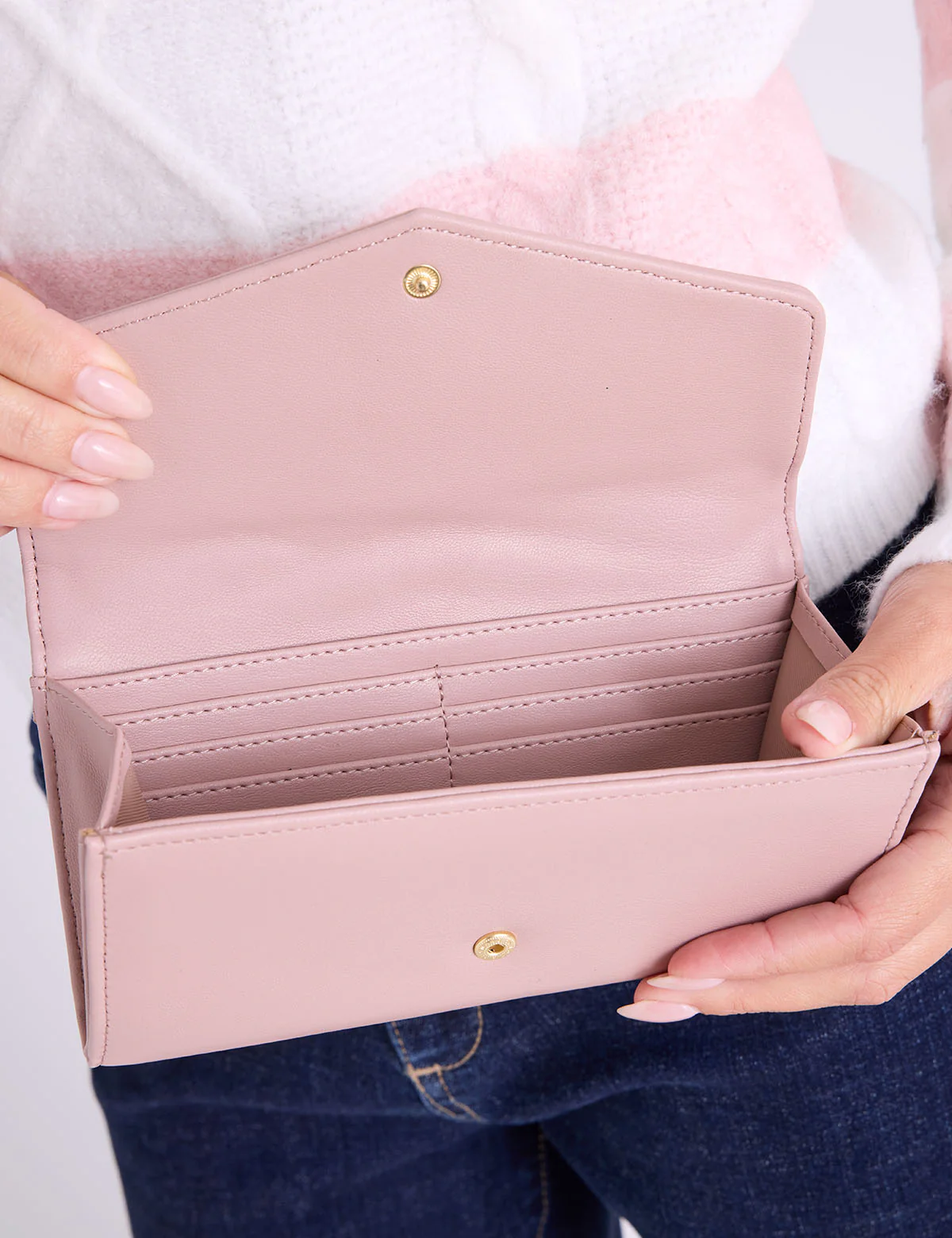 LARGE QUILTED FLAP WALLET - Image 12