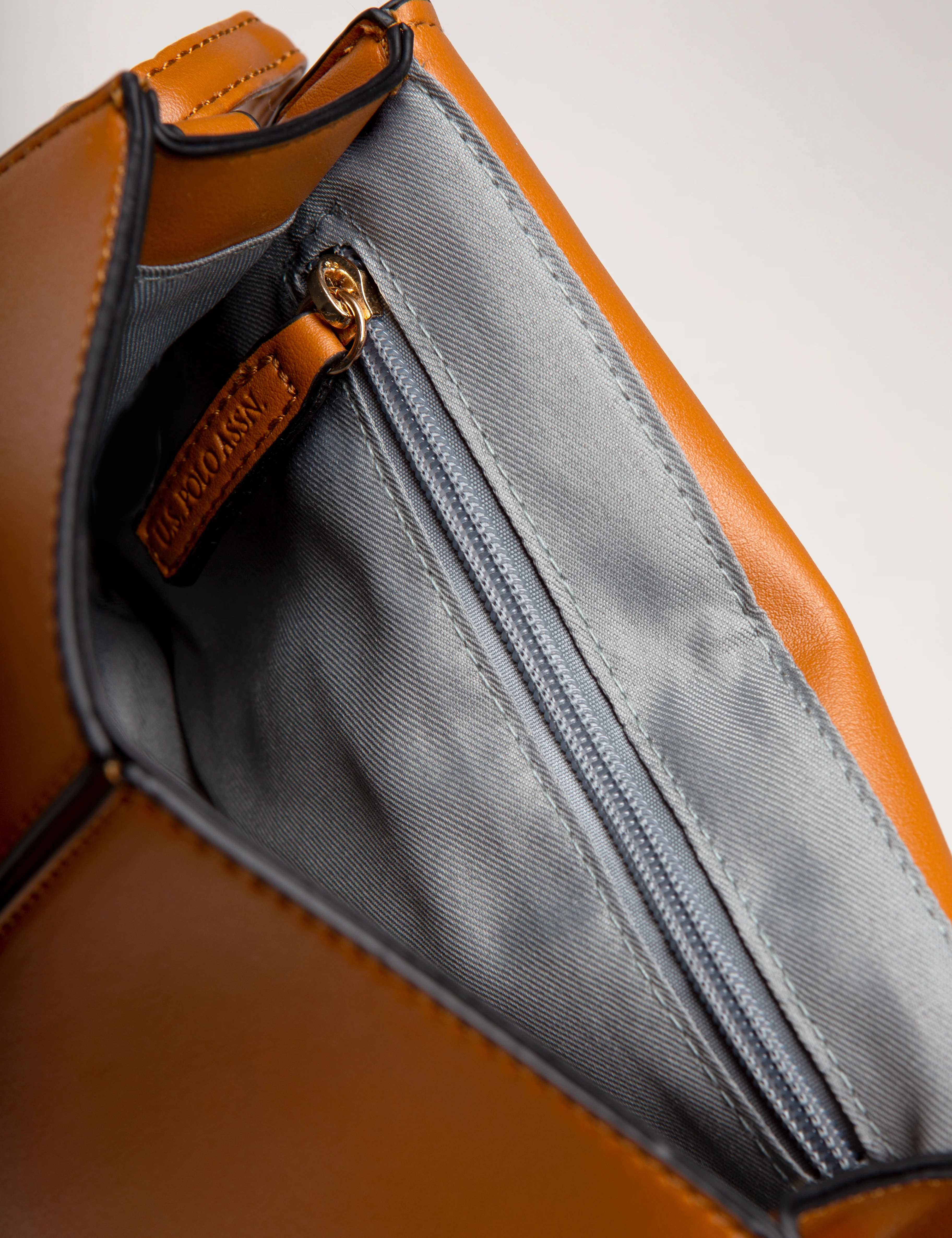 CROSSBODY WITH LOGO MEDALLION - Image 3