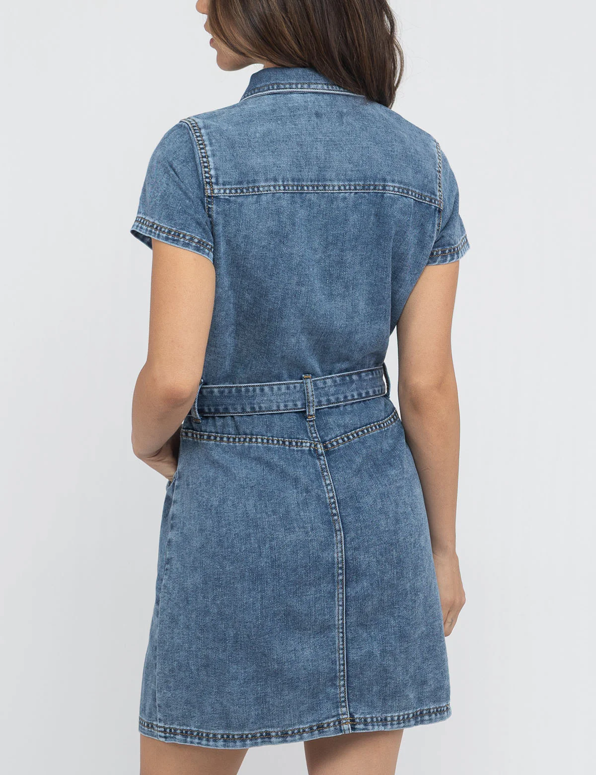 SHORT SLEEVE BELTED DENIM DRESS - Image 4