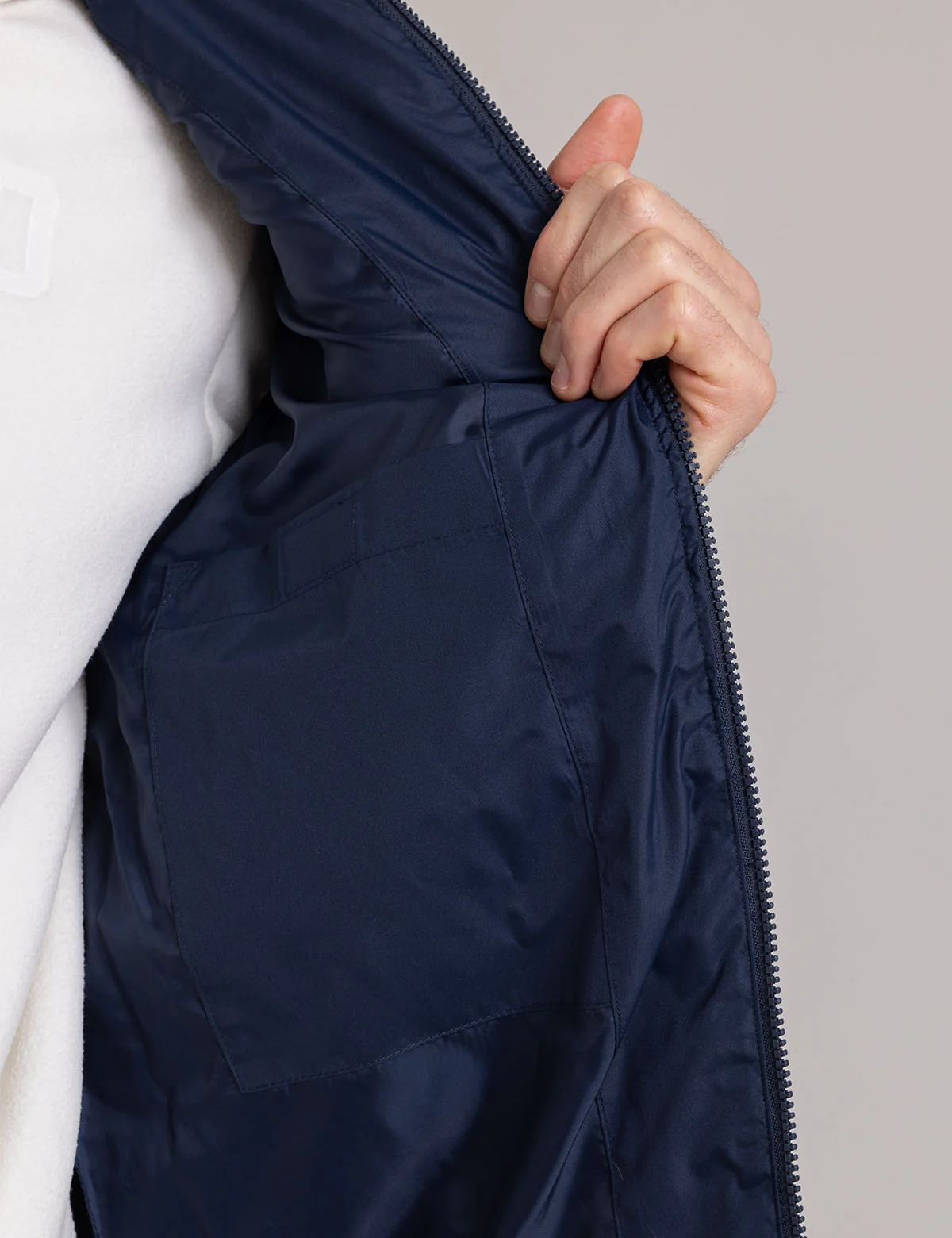 SIGNATURE COLOR BLOCK QUILTED VEST - Image 4
