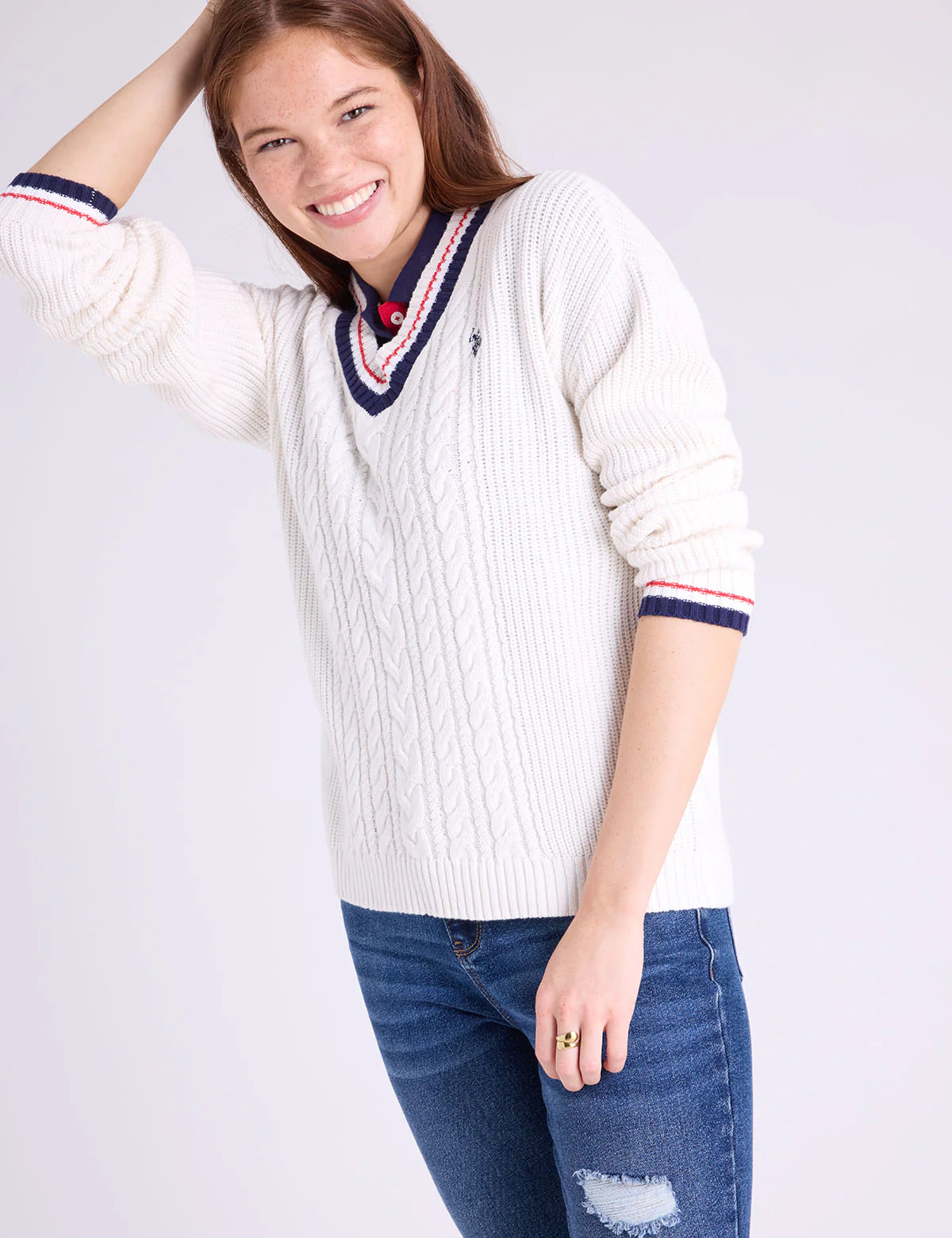 SIGNATURE TIPPED V-NECK CABLE SWEATER - Image 5