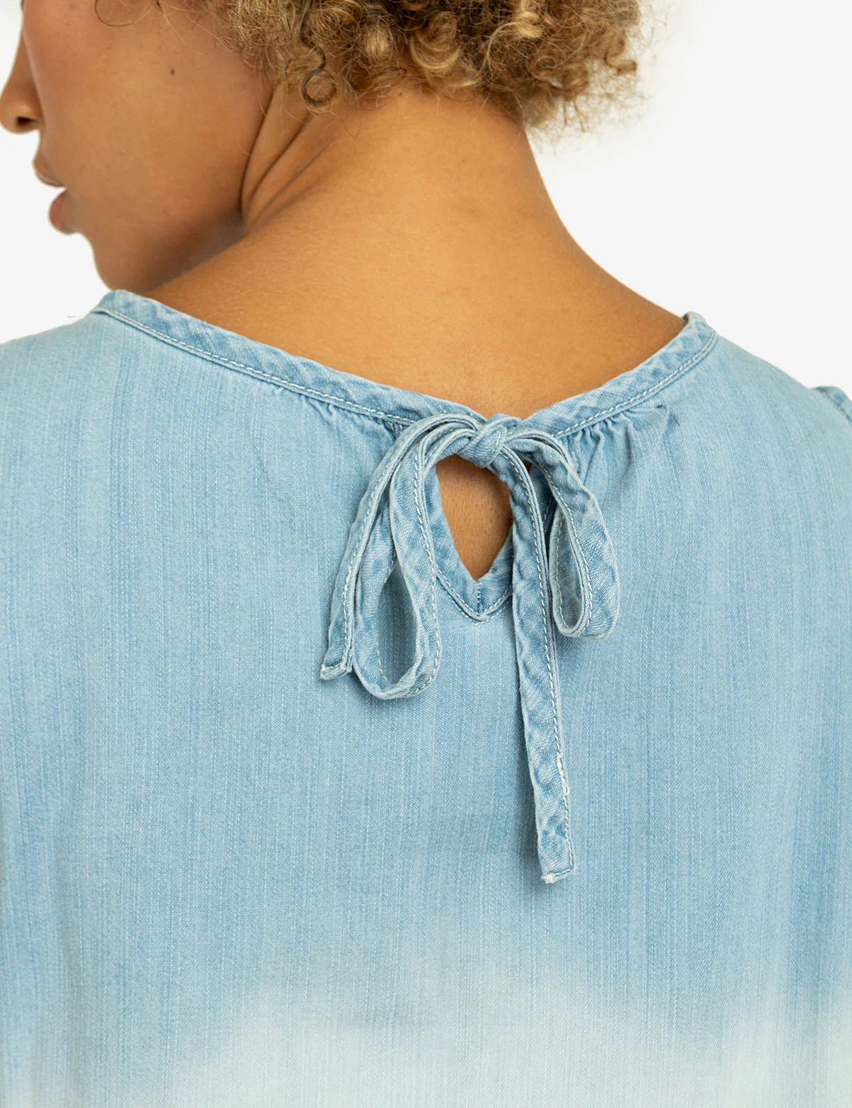 SLEEVELESS TOP WITH TIE BACK - Image 5