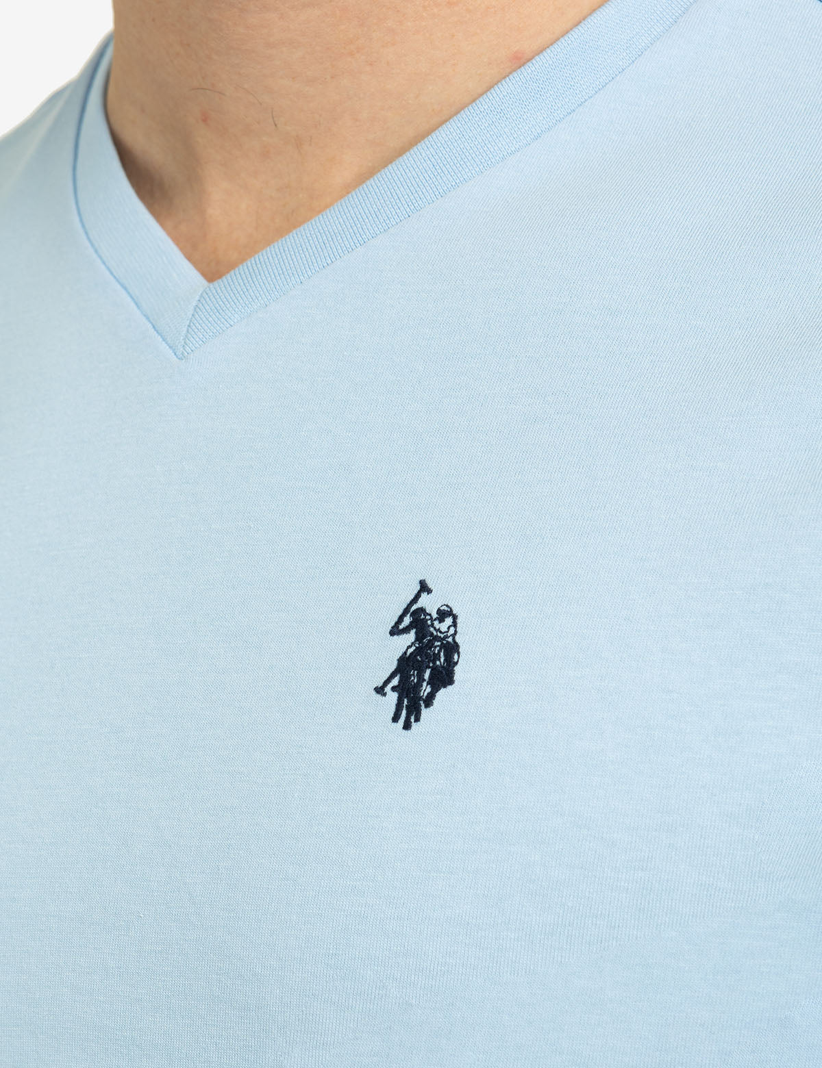 SOLID V-NECK T-SHIRT - Image 4