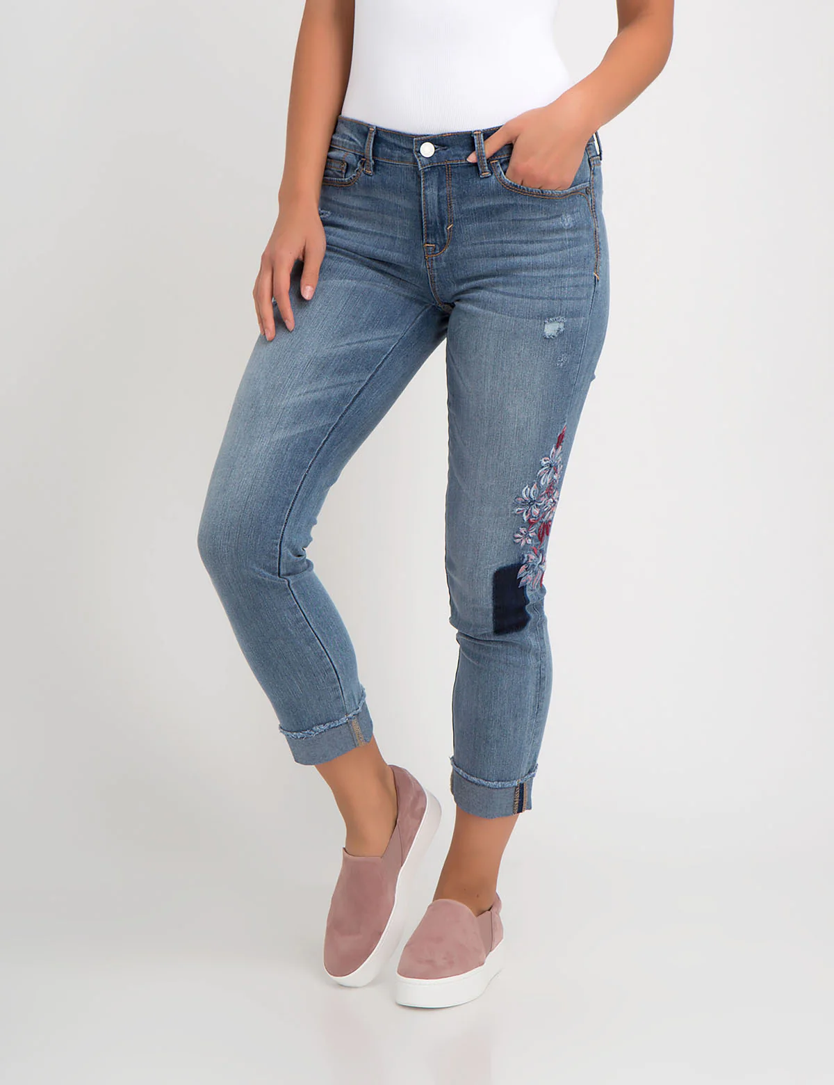 STRETCH RELAXED CROP FIT EMBROIDERED PATCH JEAN - Image 5