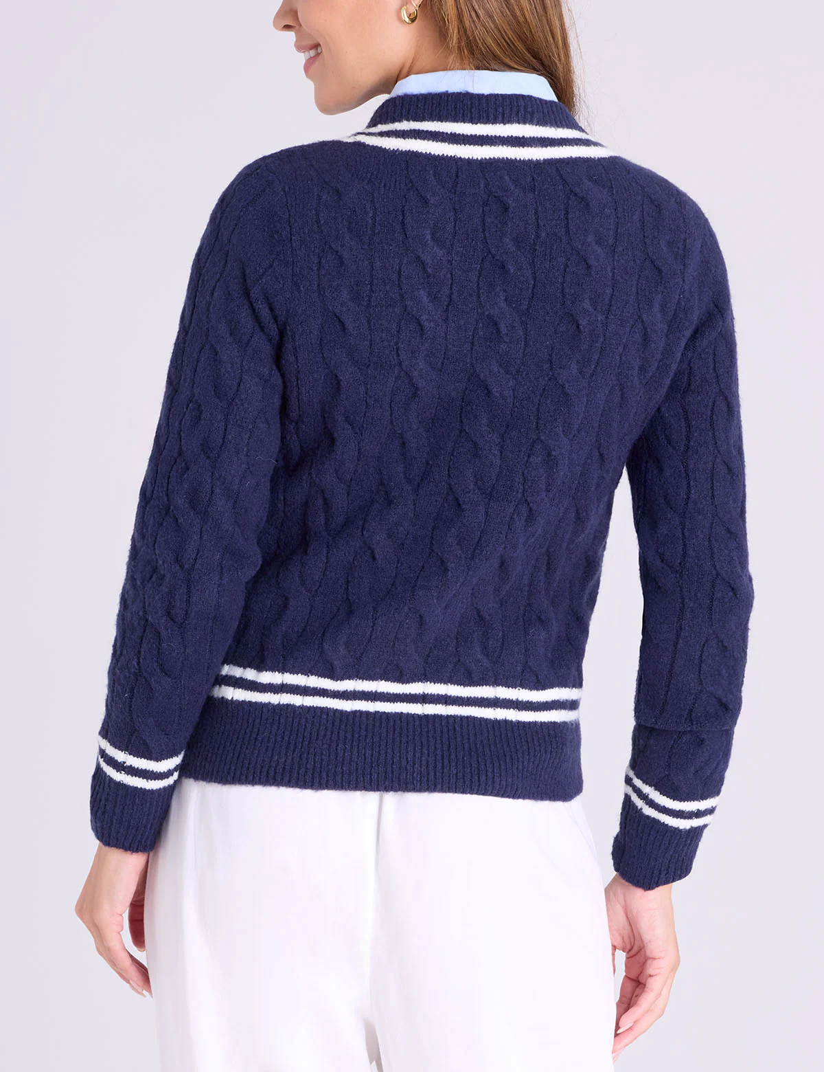 TIPPED CABLE V-NECK SWEATER - Image 9