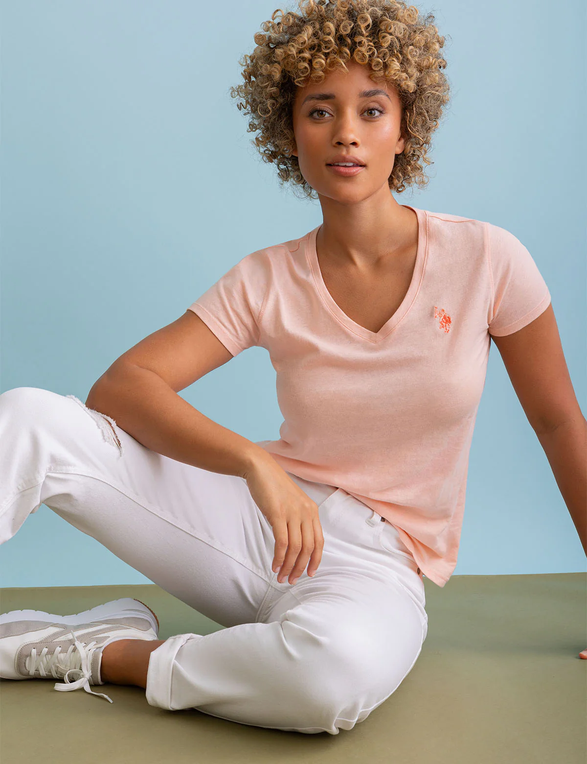 TONAL V-NECK T-SHIRT - Image 13