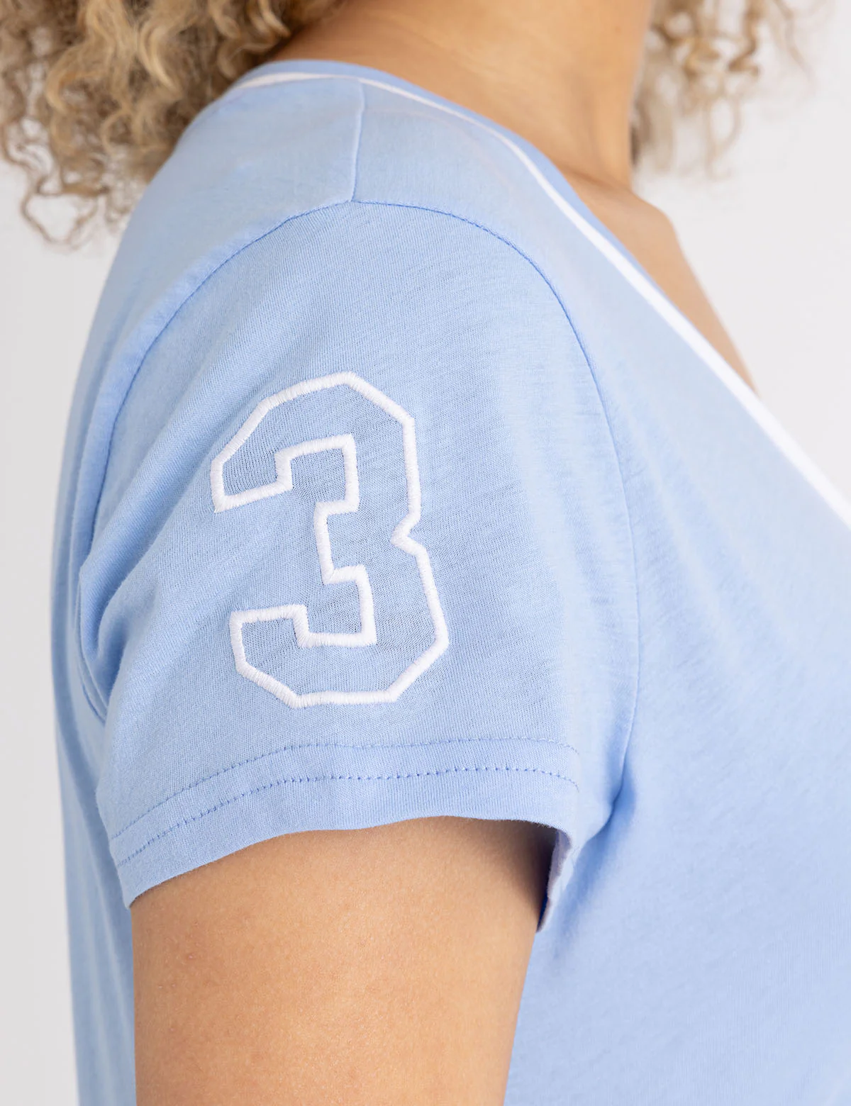 TRIPLE CROWN V-NECK T-SHIRT - Image 18