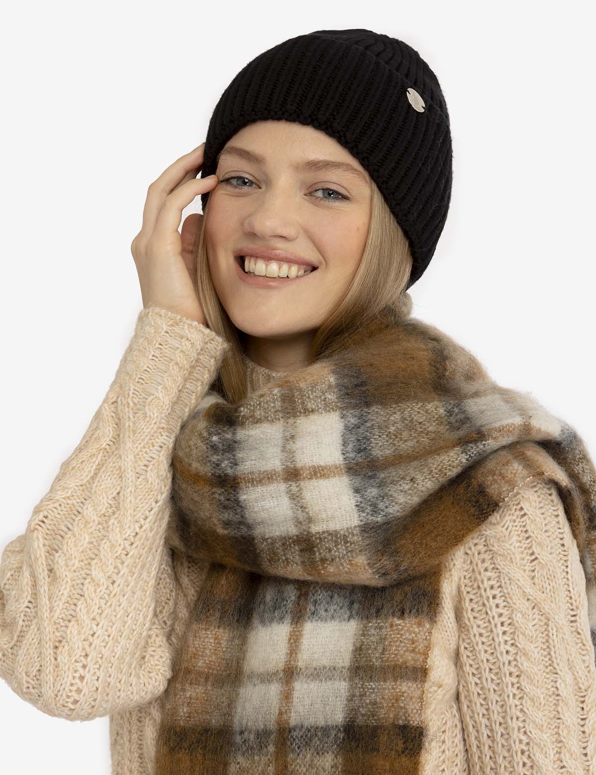 WOMENS BEANIE AND PLAID SCARF SET - Image 3